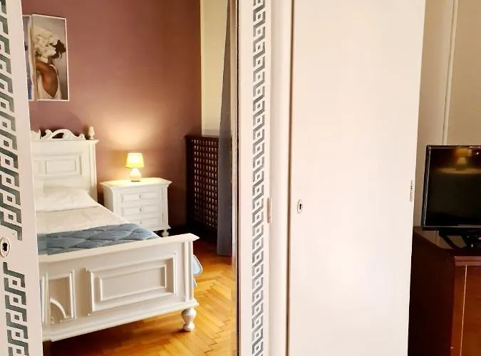 Guest house V.home 3*